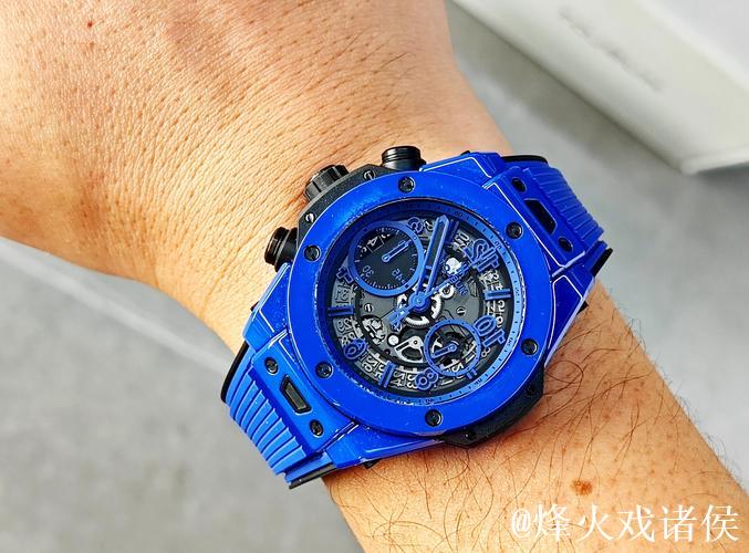 蓝色手表+粉色上衣,姆巴佩社媒晒为宇舶表拍摄的宣传照 蓝色手表+粉色上衣,姆巴佩社媒晒为宇舶表拍摄的宣传照